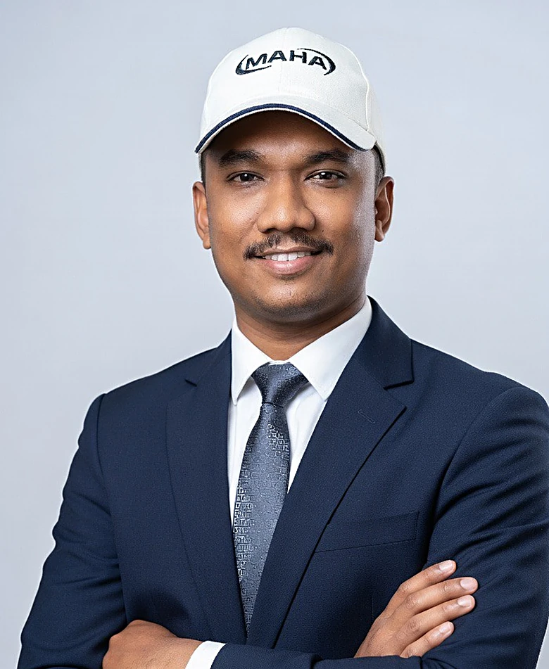 Vee, Customer Success Manager at MAX Codeworks